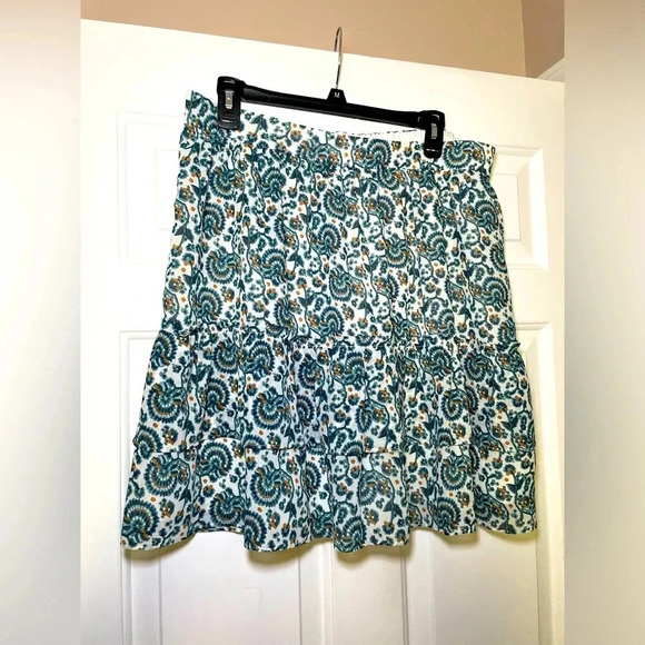 J Crew Woman’s Mini Skirt Size Large Paisley Green Orange Print Flouncy Elastic - Picture 1 of 6